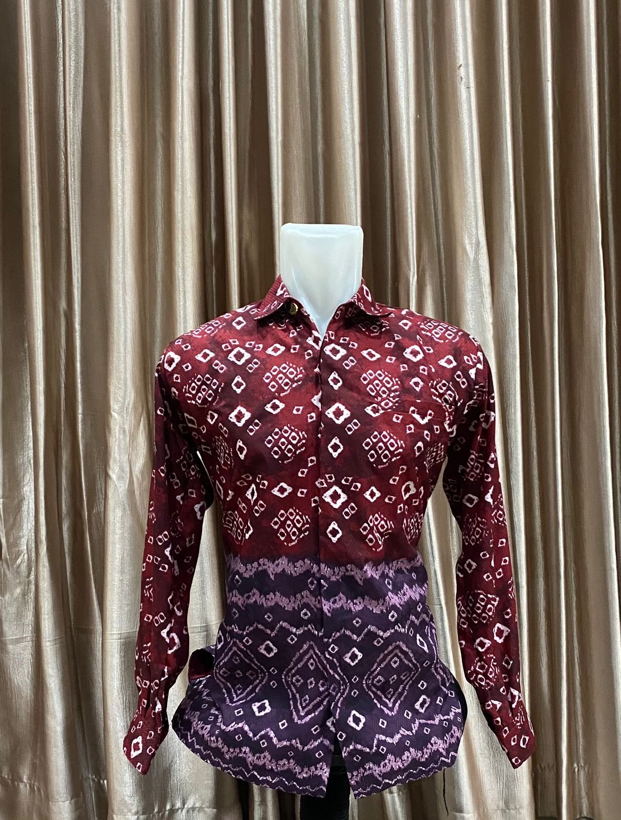 Baju laki laki tangan panjang warna merah 